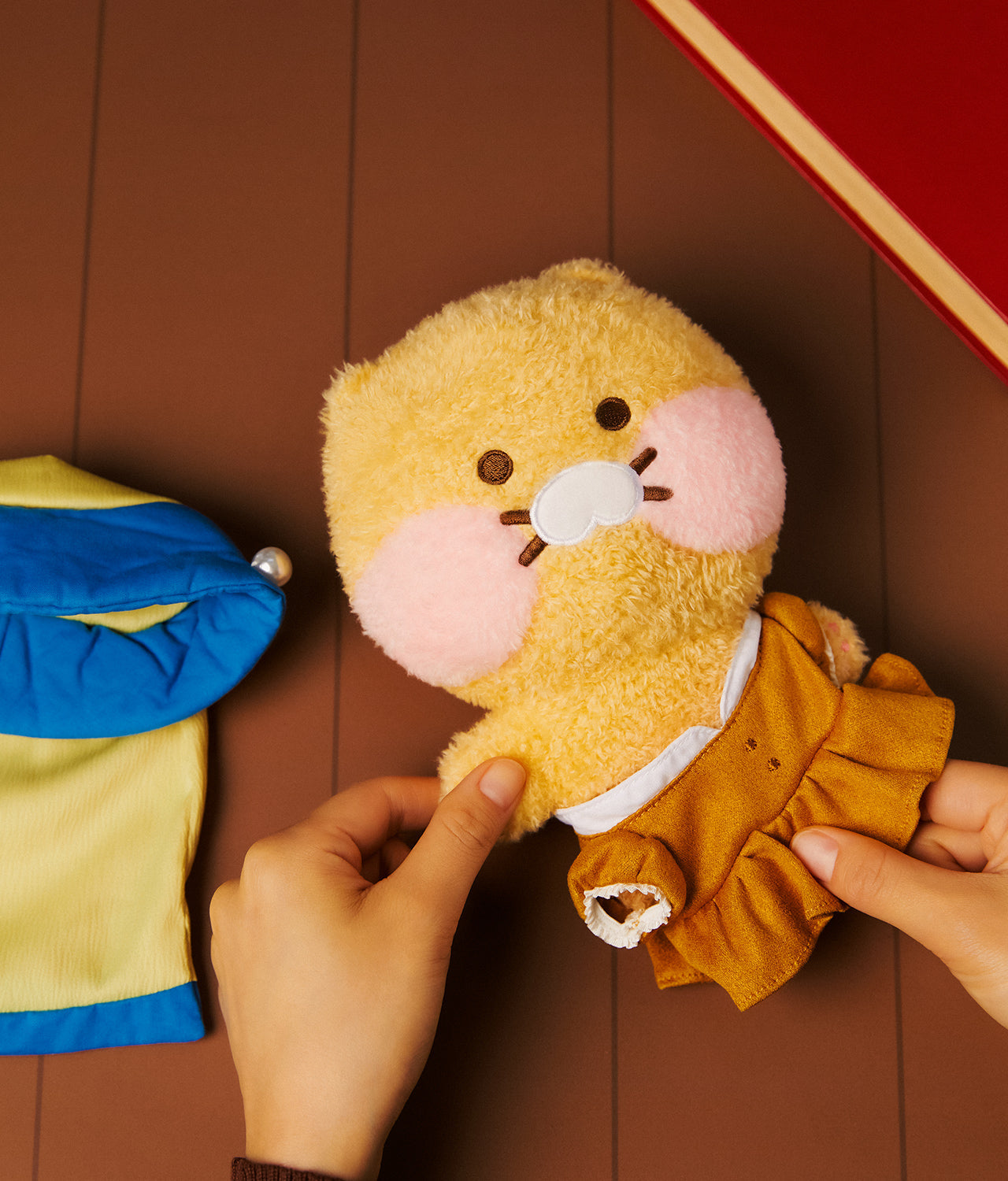 (OOTD) Plush Boucles d'Oreilles - Official Kakao Friends merchandise | Koolseoul