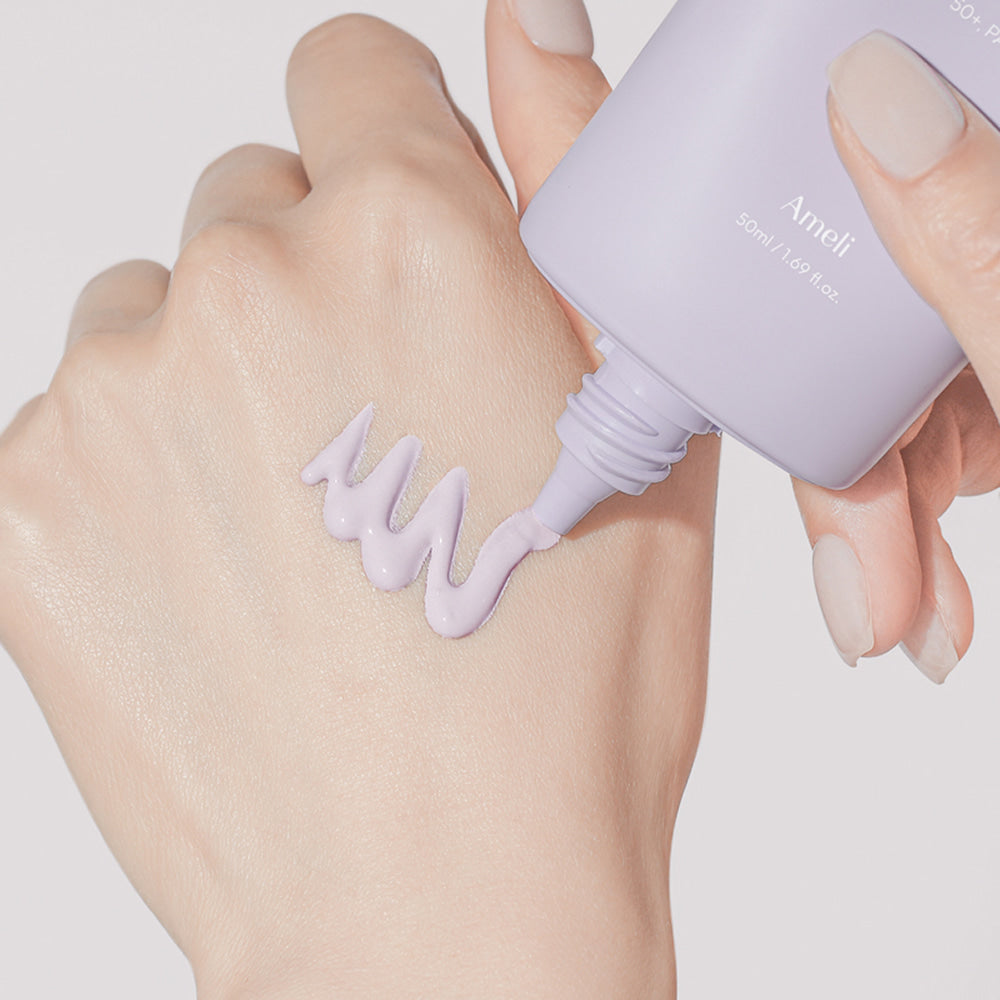 Applying AMELI Complement Series Bora Filter 50ml cream on hand