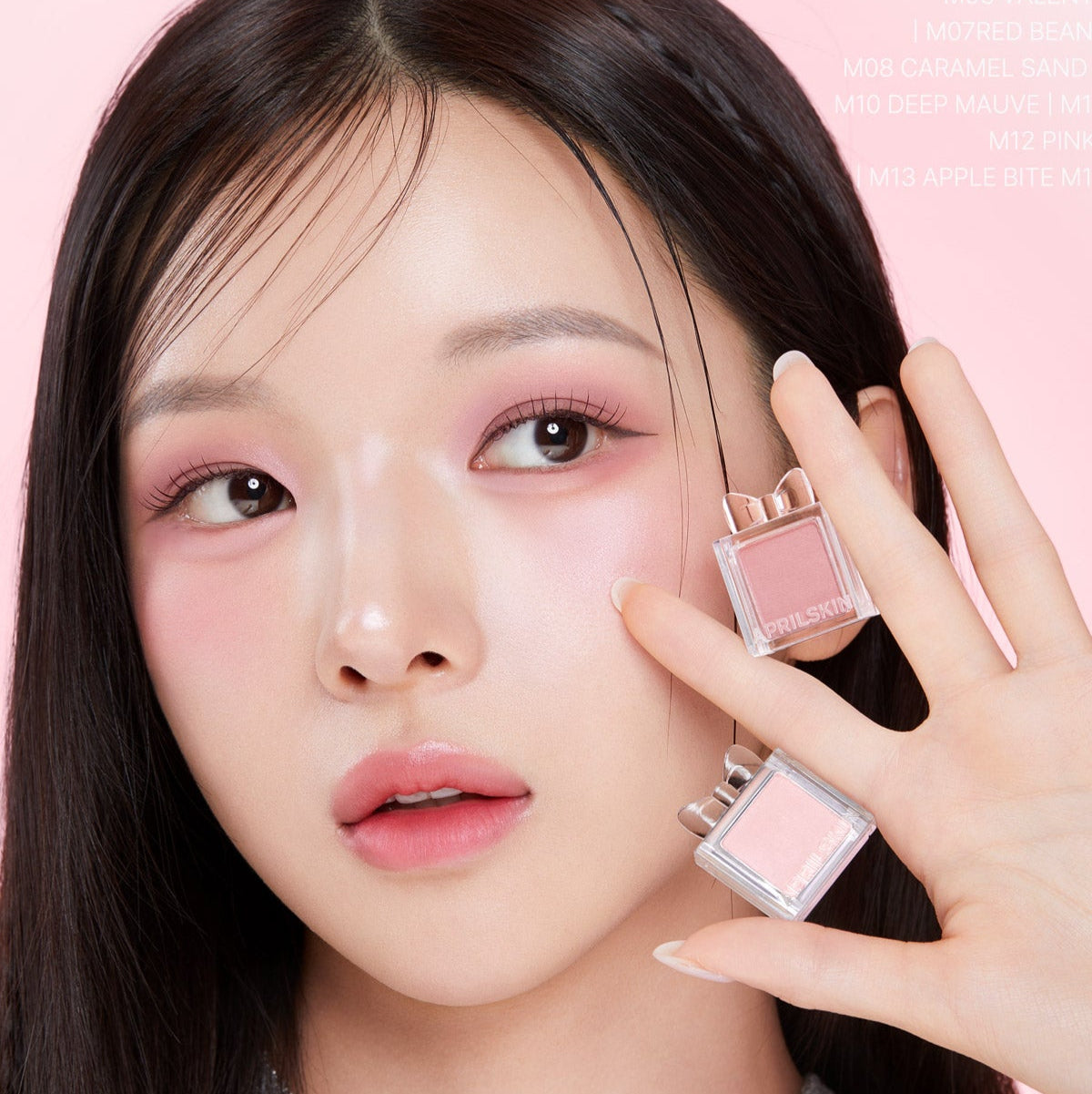 Model showcasing APRILSKIN Slide Pocket Single Shadow in delicate shades, highlighting the product's compact and convenient size.