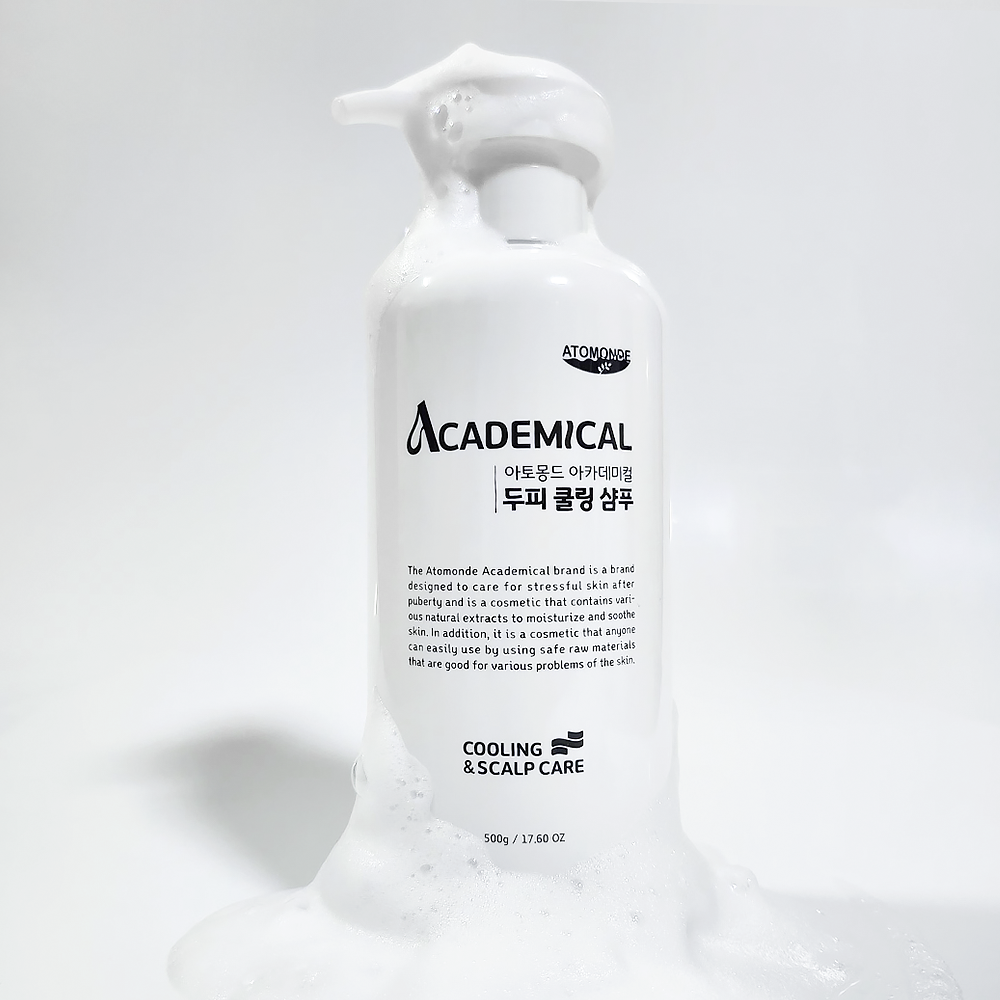 ATOMANDE Academic Scalp Cooling Shampoo 500ml bottle with foam, offering cooling scalp care.