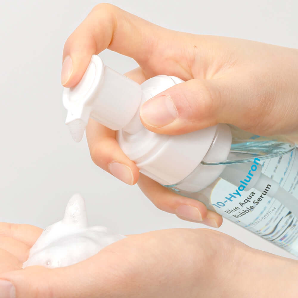 Person applying BARULAB 10-Hyaluronic Acid Blue Aqua Cleansing Gel onto hand