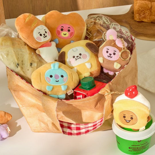 BT21 Bakery Plushy Keyring sur une table de cuisine, assortis de peluches adorables inspirées de pâtisseries, parfait pour les fans de BT21.
