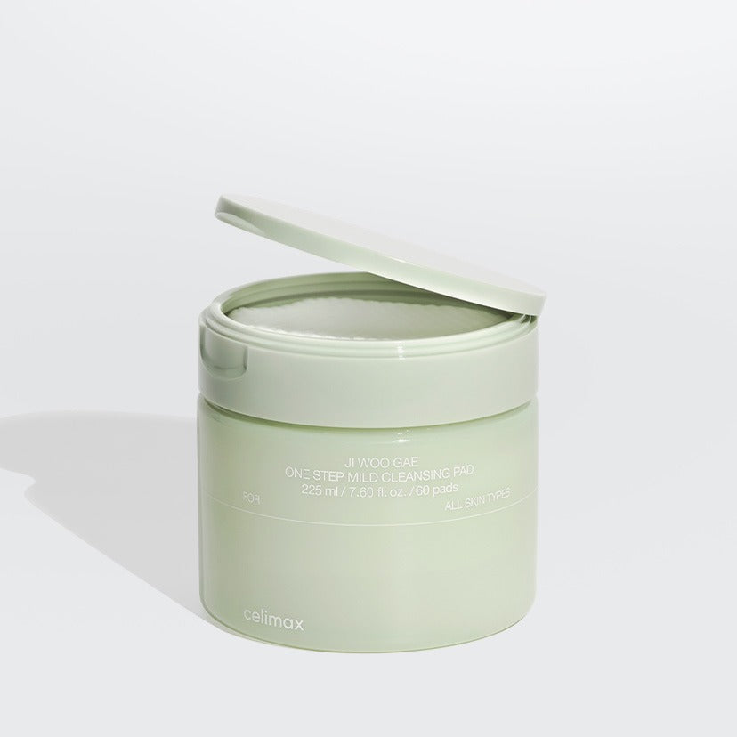 Open container of CELIMAX Ji Woo Gae One Step Mild Cleansing Pad 60 pads in a green jar