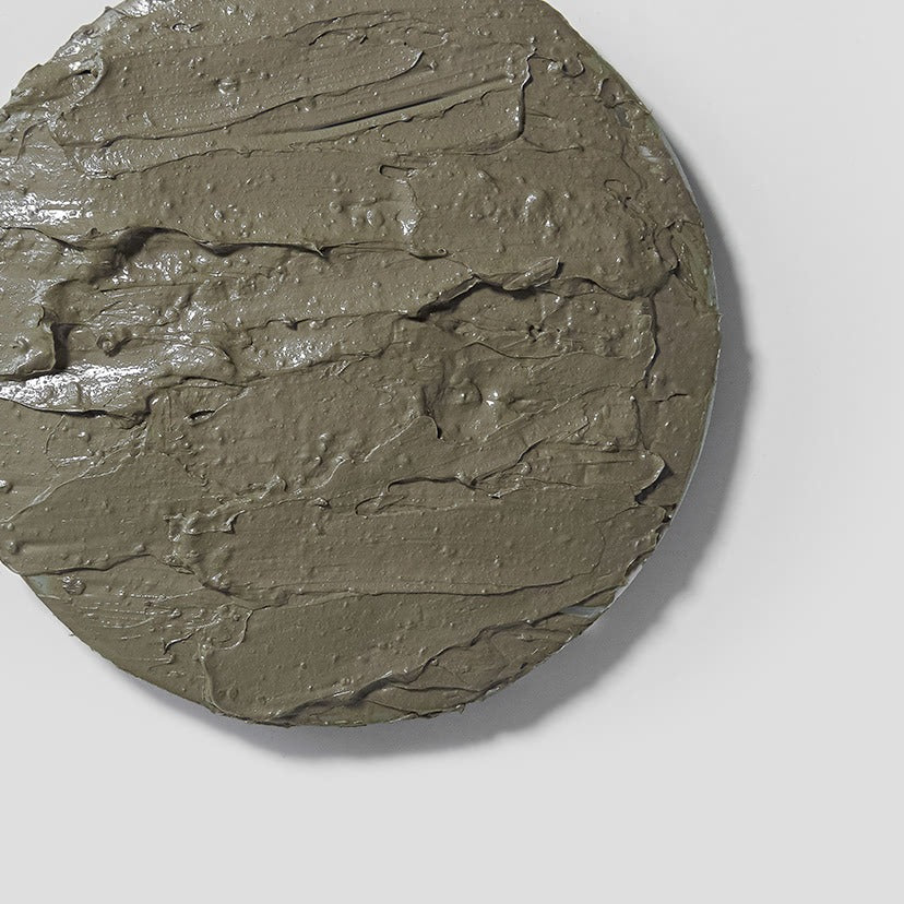 Texture of CELIMAX The Real Noni Refresh Clay Mask 120g showing smooth and creamy consistency.