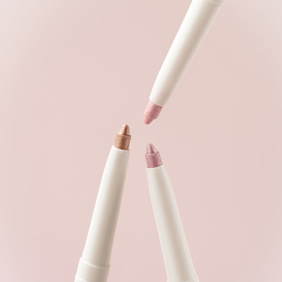 Close-up of CLIO NEW Extreme Gelpresso Pencil Liner in three shimmering colors against a soft background.