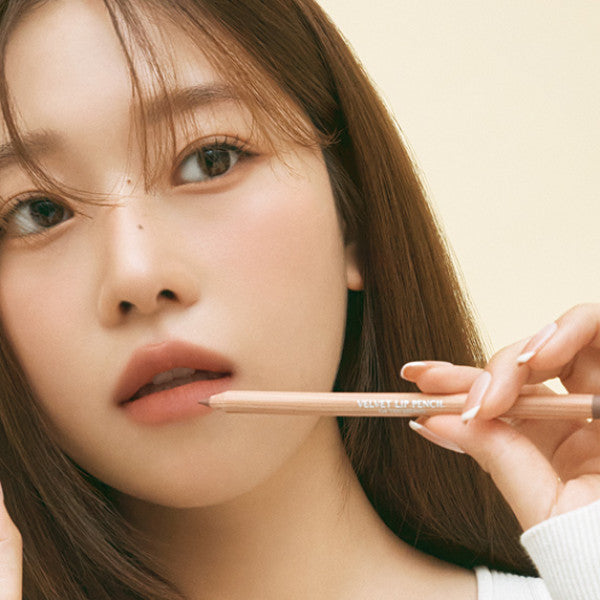Close-up of a woman using CLIO Velvet Lip Pencil for soft, velvety lips.