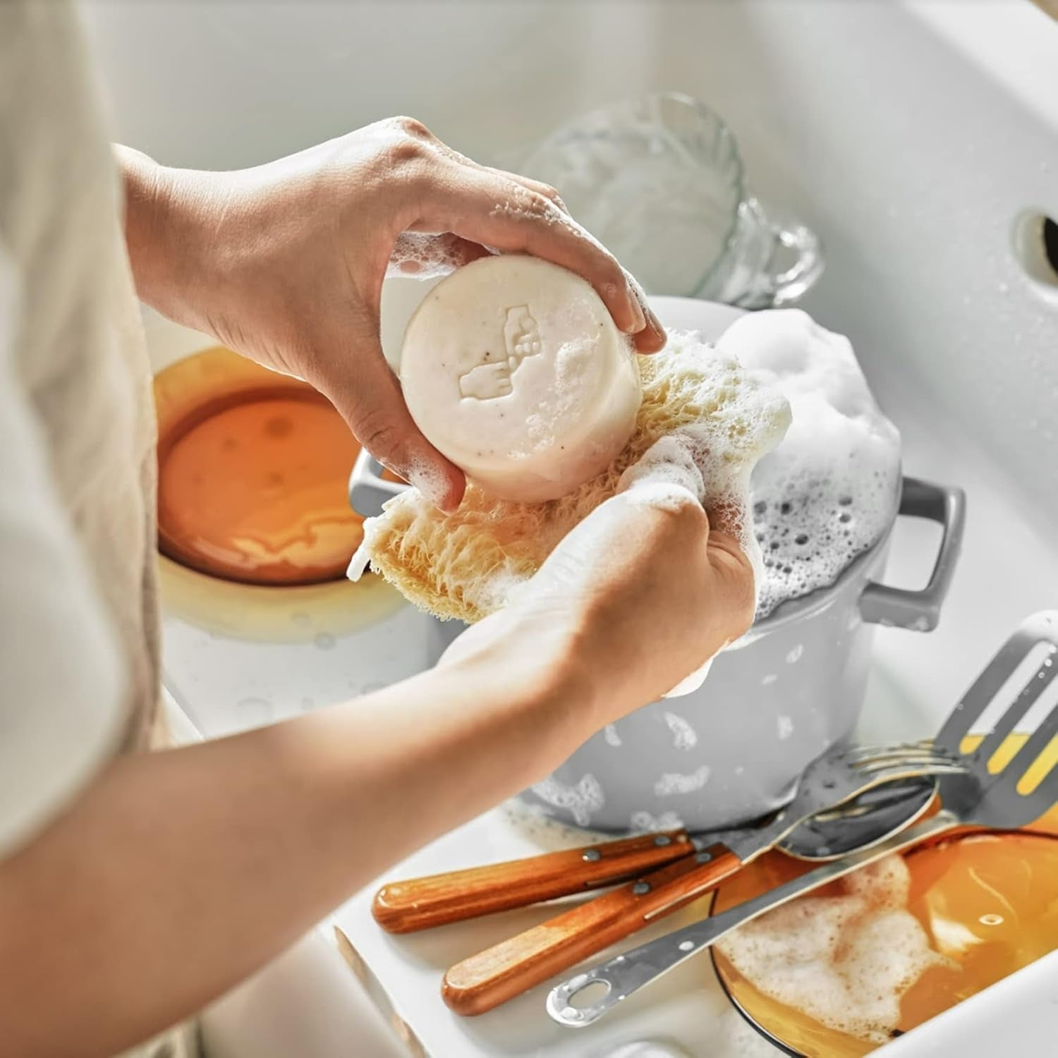 Washing dishes with DONGGUBAT Correct Dishwashing Washing Bar 500g, eco-friendly kitchen cleaning solution.