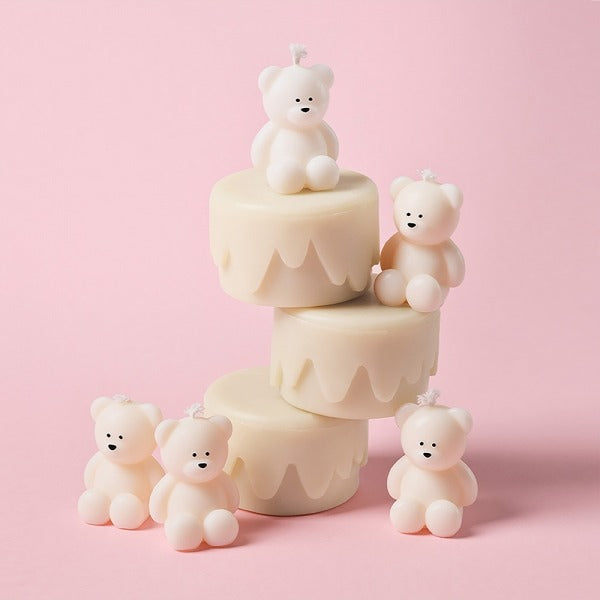 Cute candle set featuring bear-shaped designs in pink, ideal for decorating gifts. Perfect for special occasions and gifts.
