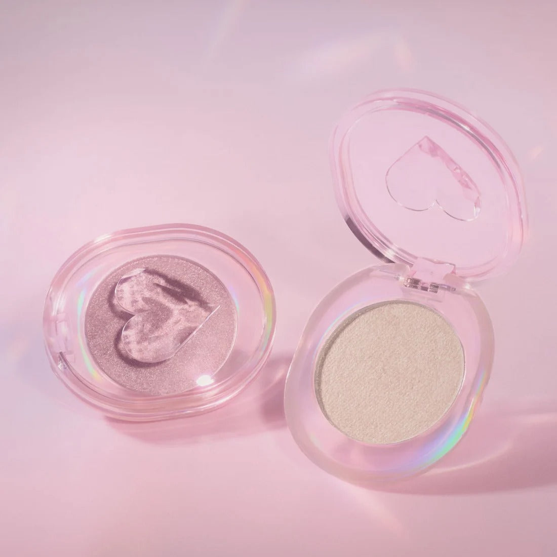 ETUDE Shooting Beam Highlighter 3g in open compact case with heart design on pink background