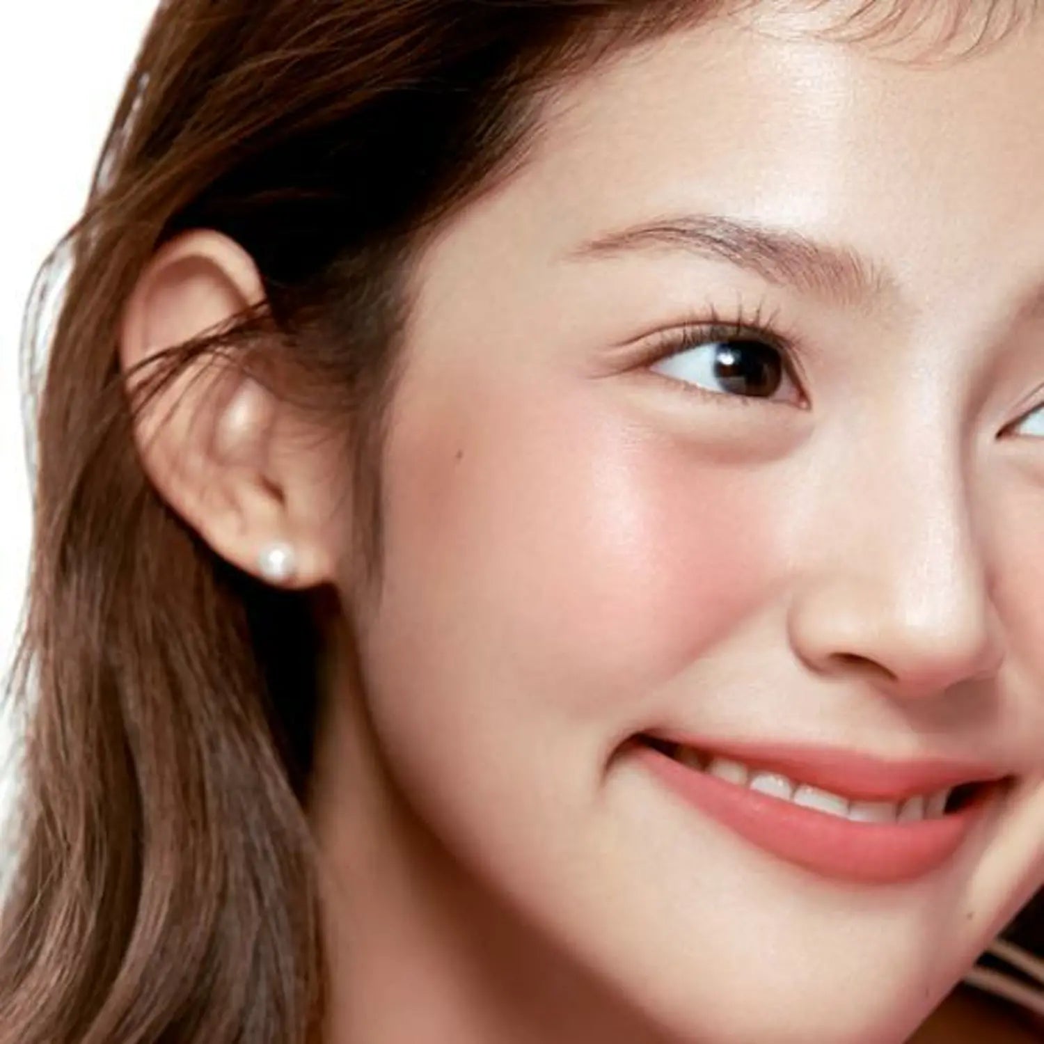 Smiling woman wearing FWEE Lip & Cheek Blurry Pudding Pot with a natural blush look.