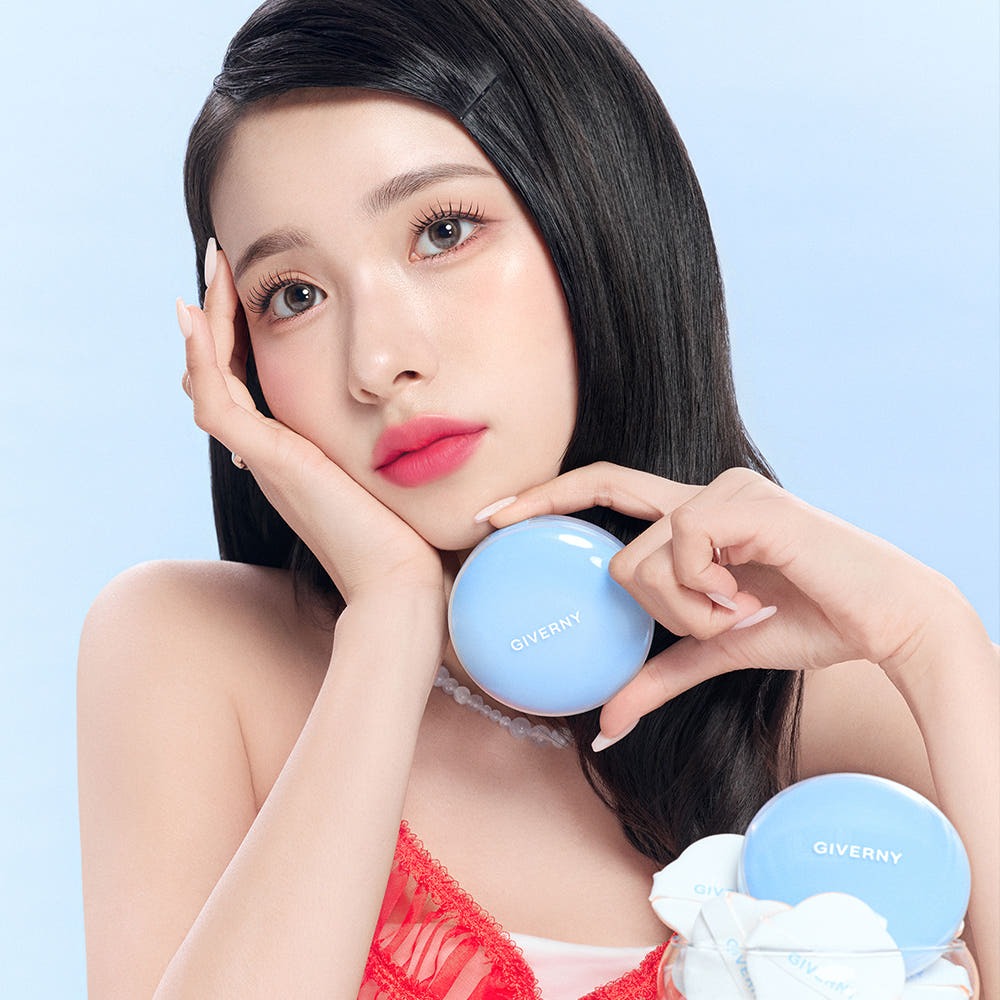 GIVERNY Cloud Mesh Cushion 15gX2 (Main Product + Refill) (SPF 40, PA++) held by a woman with elegant makeup.