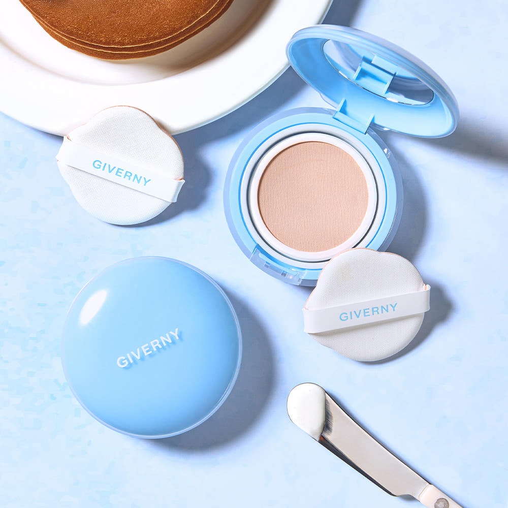 GIVERNY Cloud Mesh Cushion 15gX2 (Main Product + Refill) (SPF 40, PA++) shown with applicator and packaging against blue background.