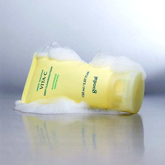 GOODAL Green Tangerine Vita C Deep Cleansing Foam 150ml product image with creamy foam on a reflective surface.