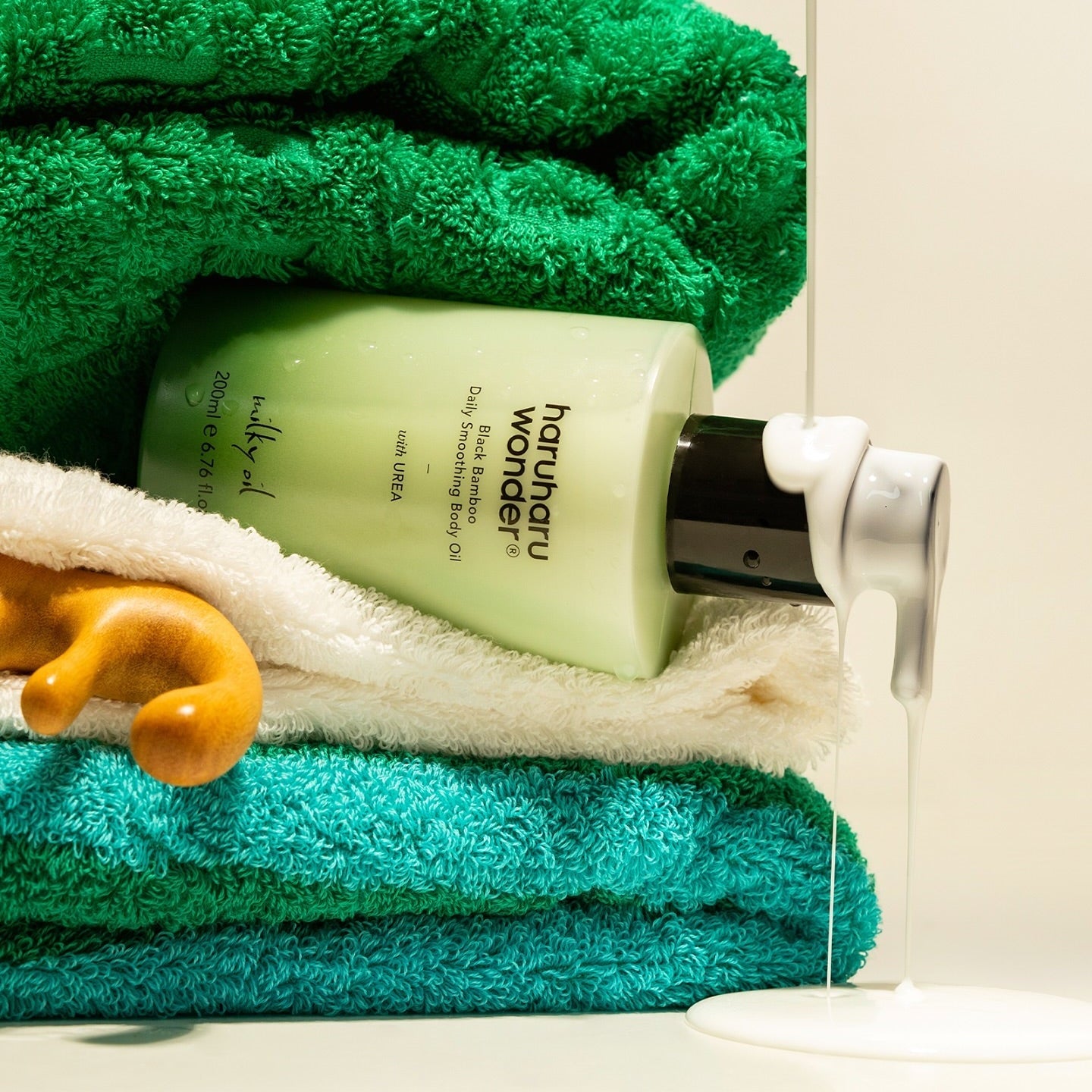 HARUHARU Black Bamboo Daily Smoothing Body Oil 200ml bottle on towels