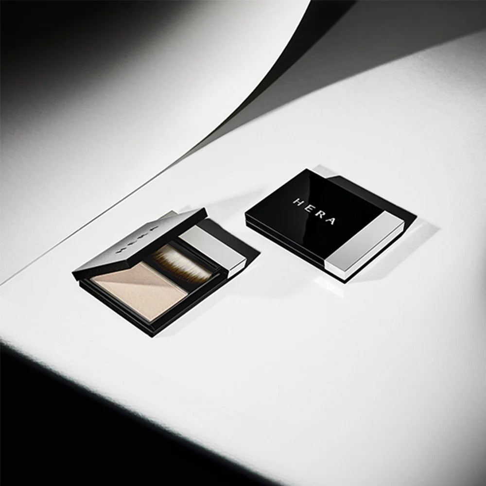 HERA Airy Powder Primer 8.5g in sleek packaging, perfect for a smooth finish.