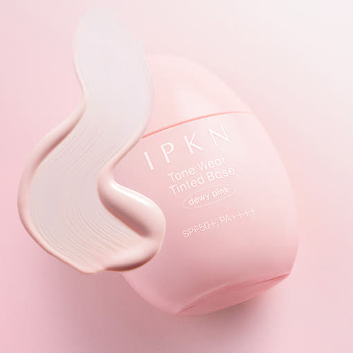 IPKN Tonewear Tinted Tone-Up Base 40ml SPF50+ PA++++ in dewy pink shade with texture swatch