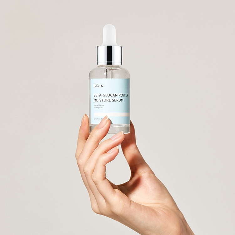 IUNIK Beta Glucan Power Moisture Serum 50ml in hand