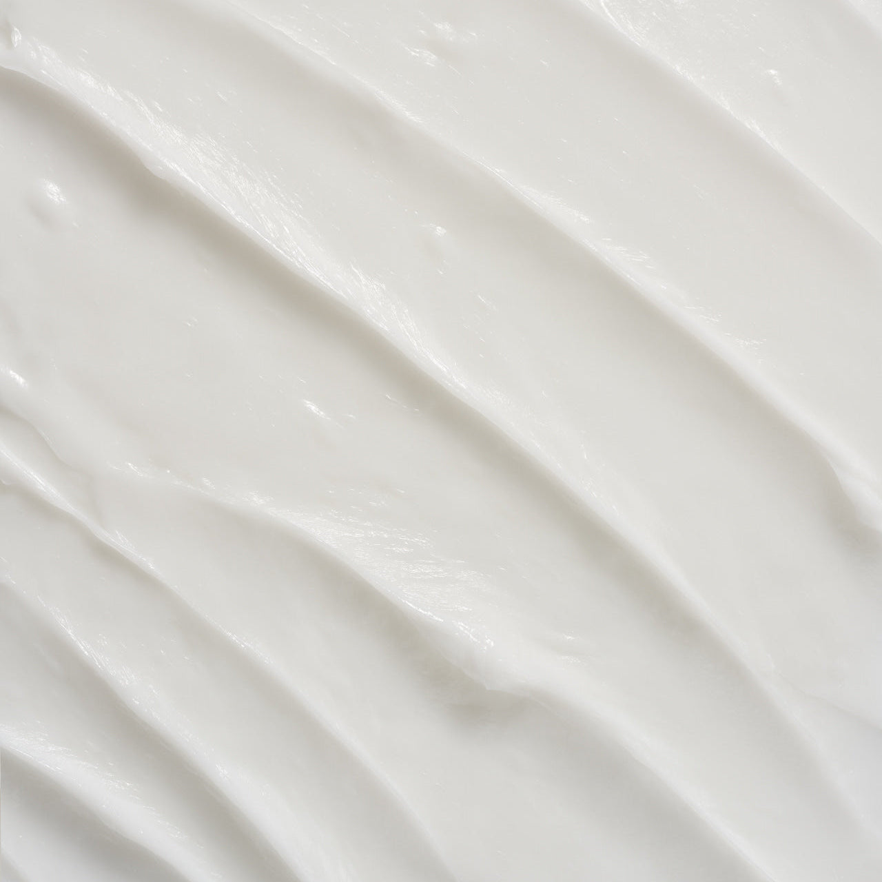 Texture close-up of LADOR Hydro LPP Protein Treatment 530ml cream, highlighting its smooth and creamy consistency for hair care.