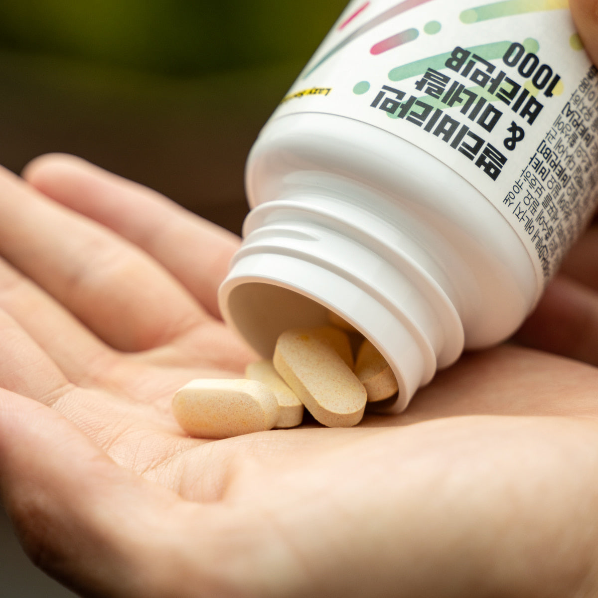 LAZY SOCIETY Multivitamin & Mineral Vitamin B 1000 bottle pouring tablets into palm, Gentleman Korea men's supplement for vitality