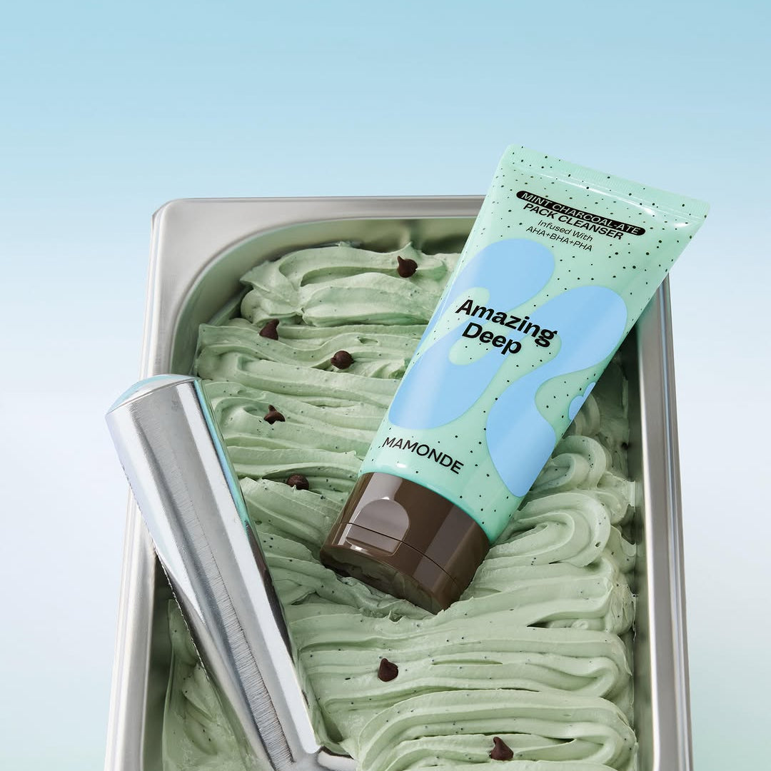 MAMONDE Amazing Deep Mint Chocolate Pack Cleanser 135g tube on mint swirl background with chocolate accents