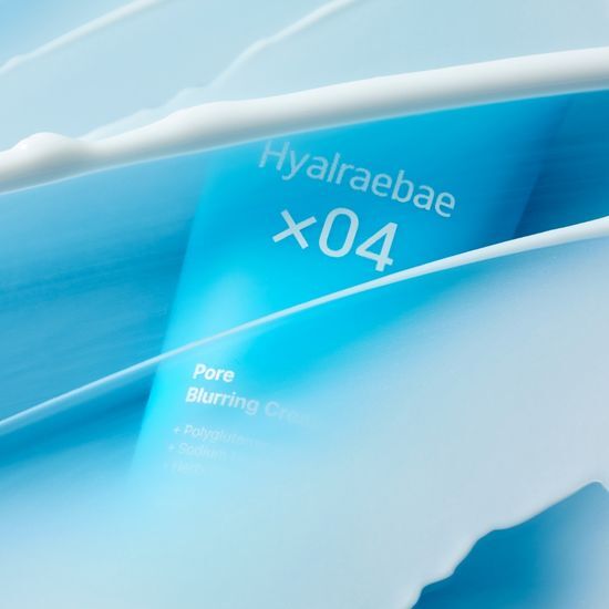 Close-up of MIXSOON Hyalerbae Pore Blurring Cream 50ml packaging with text highlighting product benefits and ingredients.