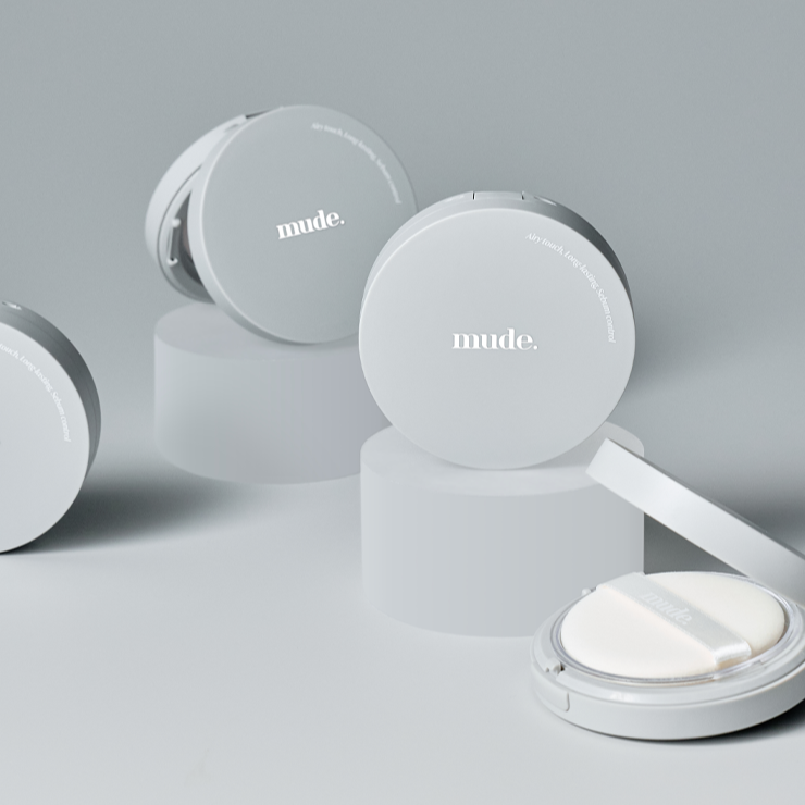 MUDE Settingn Powder Patch on display, featuring compact design with pad included for flawless application.