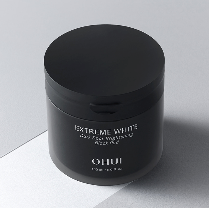 Ohui エクストリームホワイト ダークスポット ブライトニング ブラックパッド 150ml
