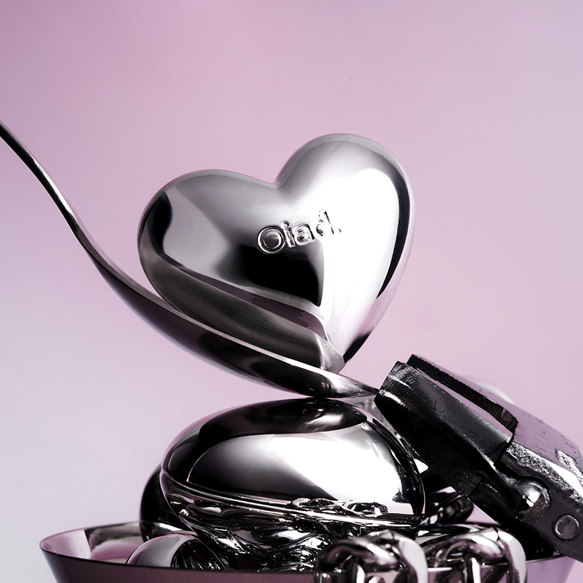 OIAD Silverpulse Moussecream Lip&Cheek product with heart-shaped silver design, concept photo.