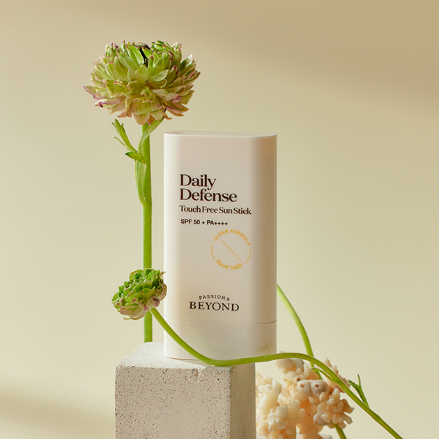 Passion & Beyond デイリーディフェンスタッチフリーサンスティック SPF50+ 18g