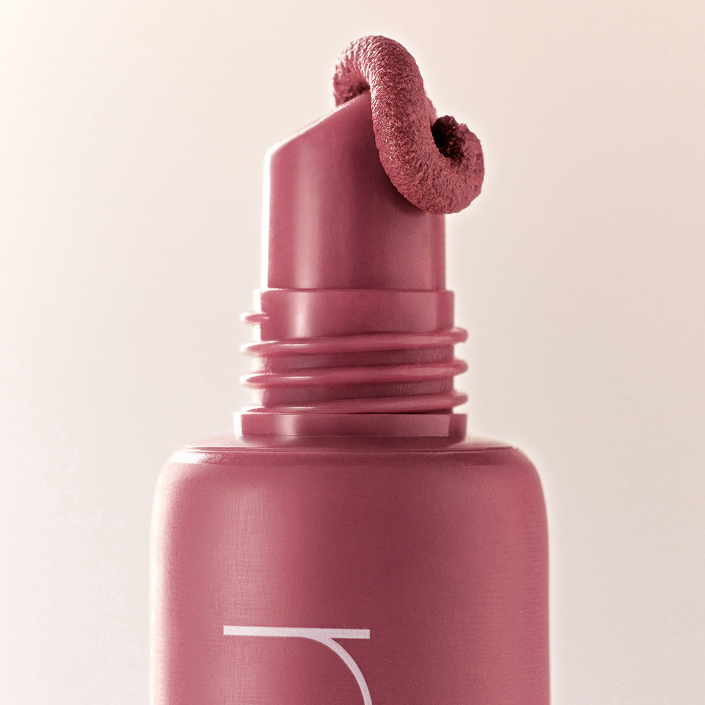 ROMAND Color Lip Matte lipstick close-up with rich color texture swatch on top