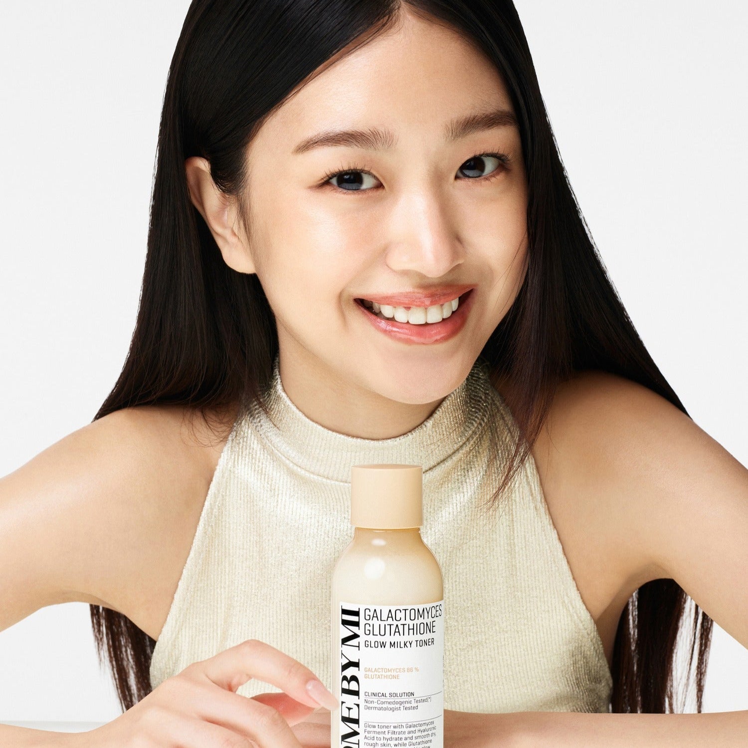 SOME BY MI Galactomyces Glutatione Glow Milky Toner 200ml held by smiling woman in creamy top