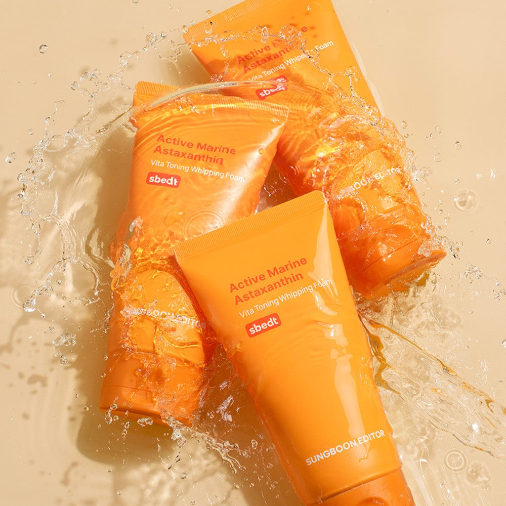 SUNGBOON EDITOR Active Marine Astaxanthin Vita Toning Whipping Foam 120g displayed with water splash