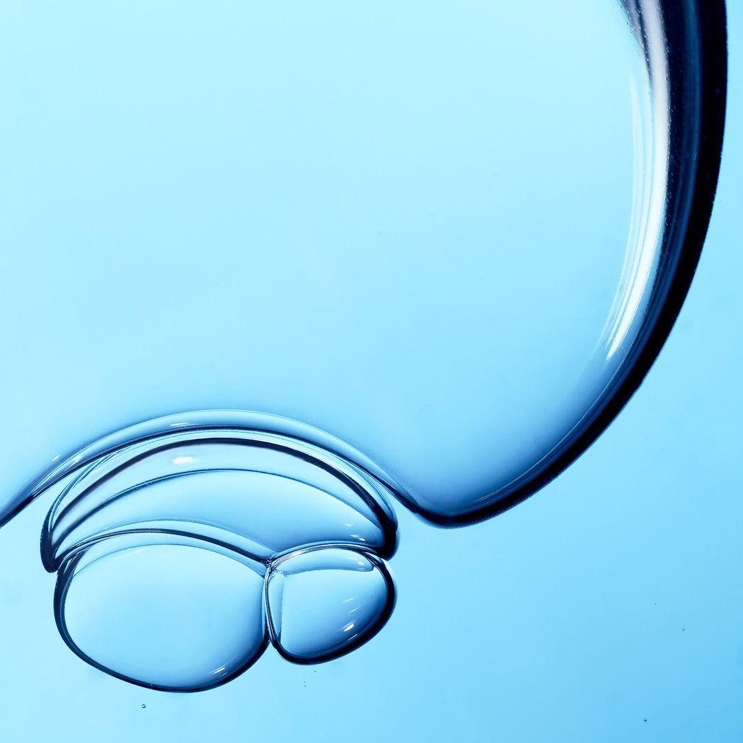 Close-up of liquid texture for WHAMISA Organic Algae Fermented Body Cleanser 490ml, showing clear bubbles and smooth surface.