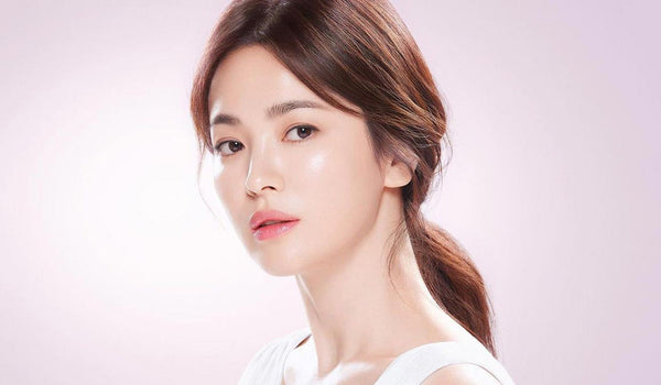 The Ultimate Guide to Glowing Skin with Korean Beauty Products – model showcasing healthy, glowing skin by using Korean skincare.
