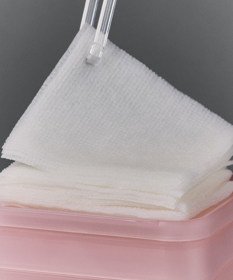WHAMISA Organic Flowers One-Step Cleansing Milk Pad