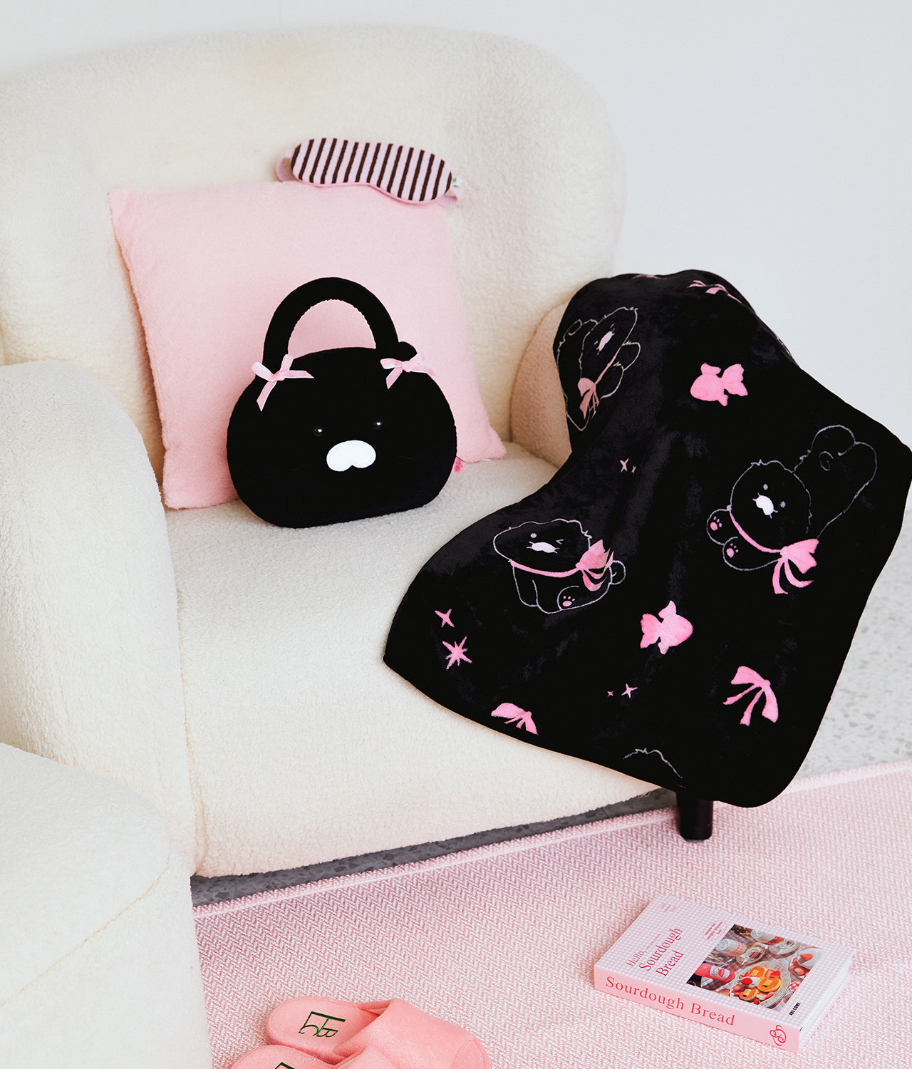 Black Pouch Blanket Chunsik - Official Kakao Friends merchandise | Koolseoul