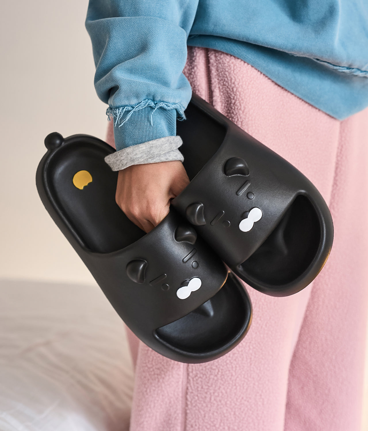 Black Slippers Homme Ryan - Authentic Kakao Friends from Korea | Koolseoul