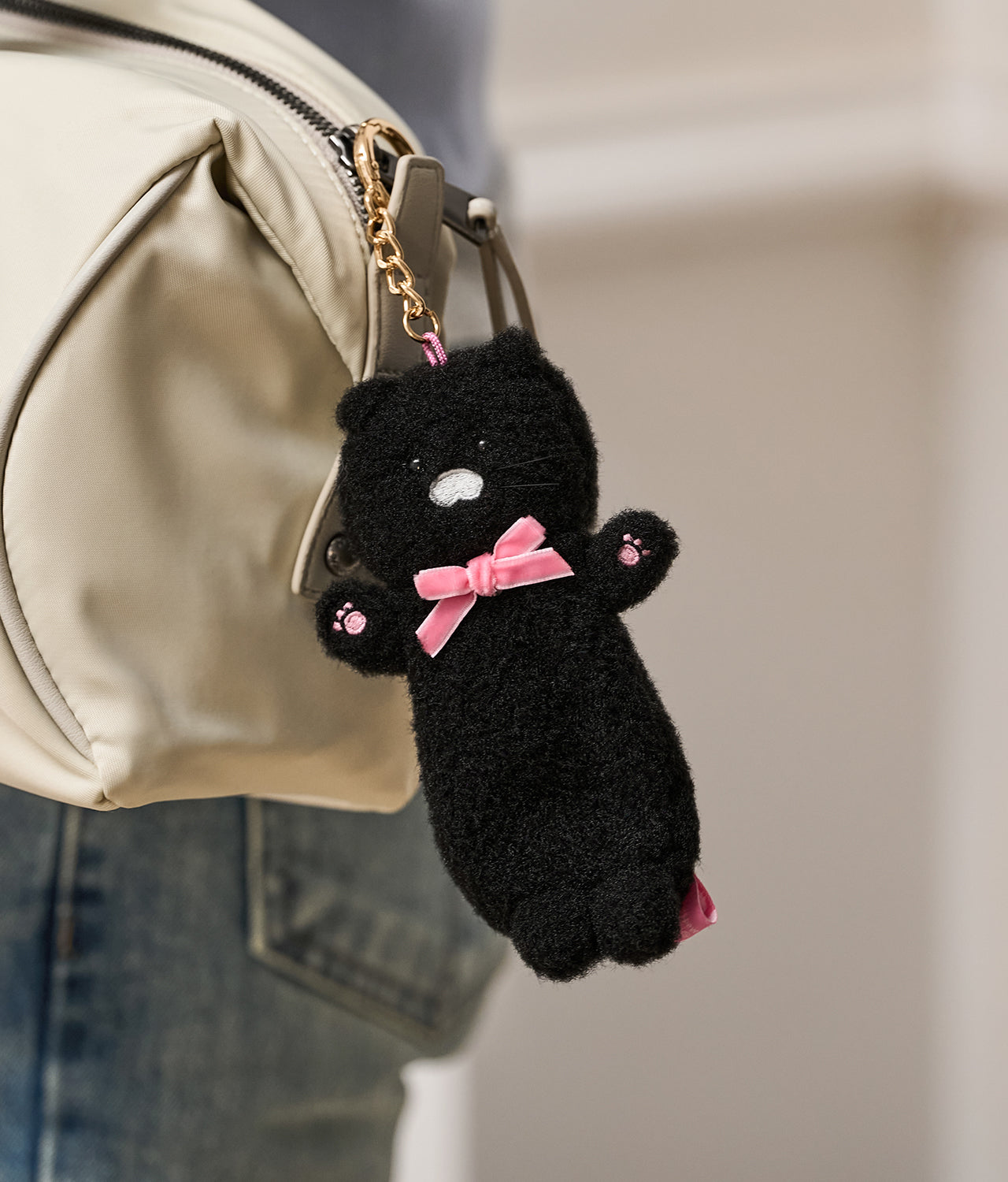 Black Plush Baume Levres Keychain Chunsik - Official Kakao Friends merchandise | Koolseoul