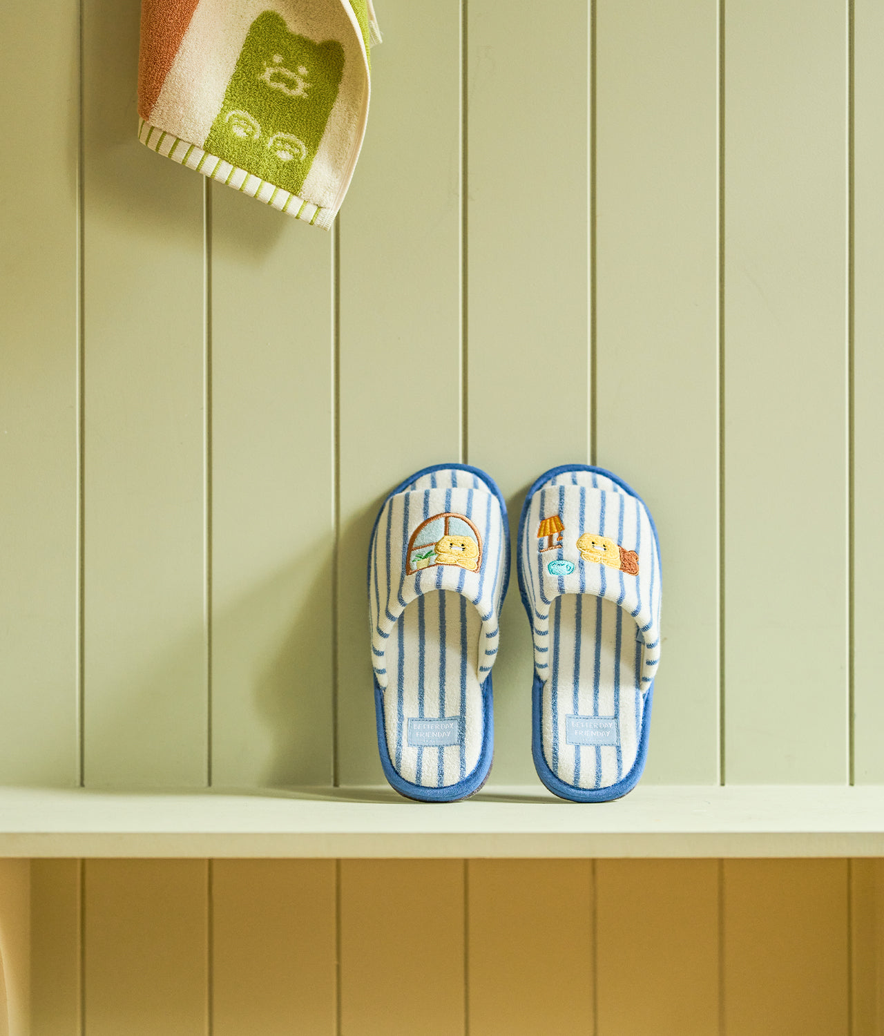 FRIENDAY Slippers Chunsik - Official Kakao Friends merchandise | Koolseoul