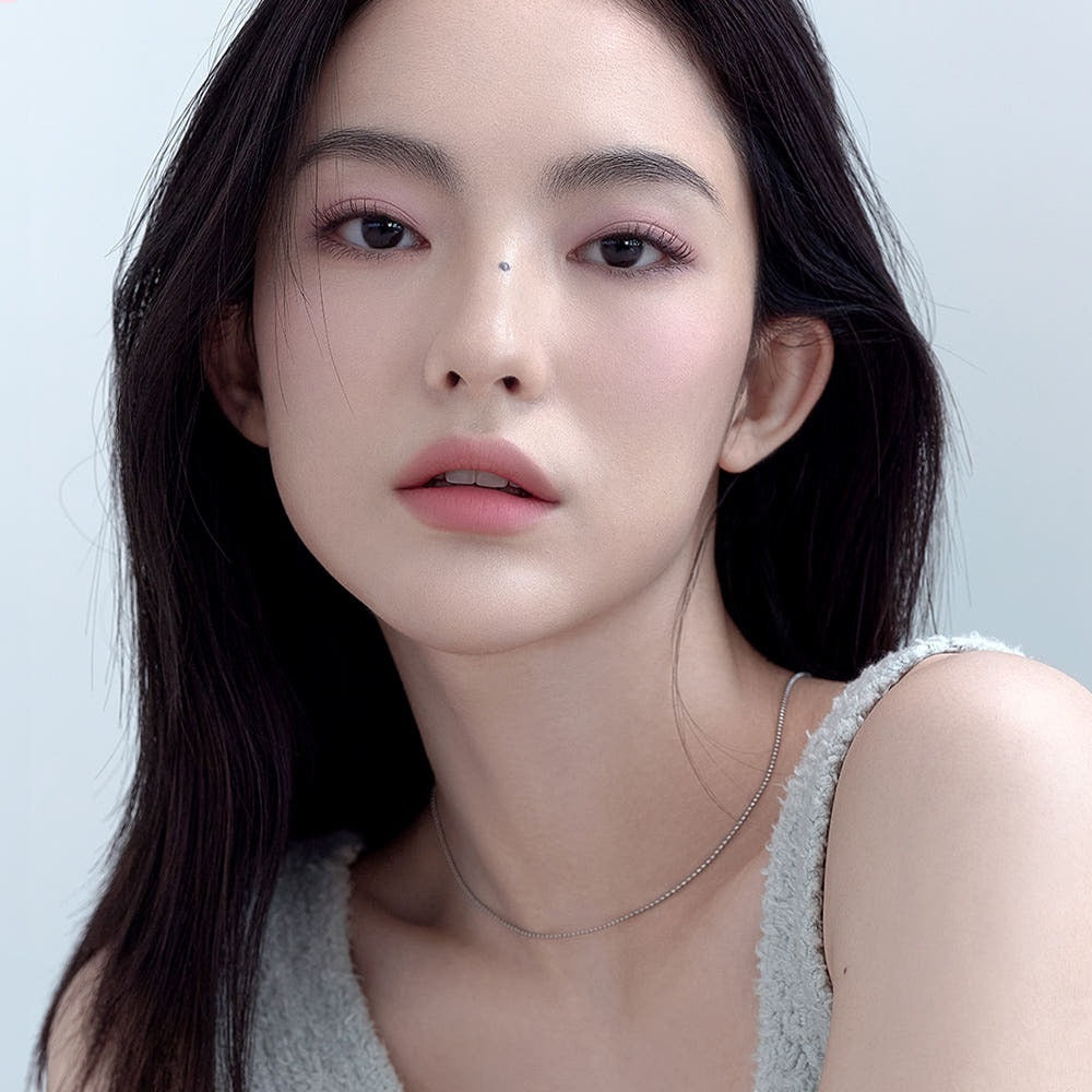 Model wearing makeup from 3CE Allround Multi Palette 9.6g showing a natural look with soft pink tones on eyes and lips.
