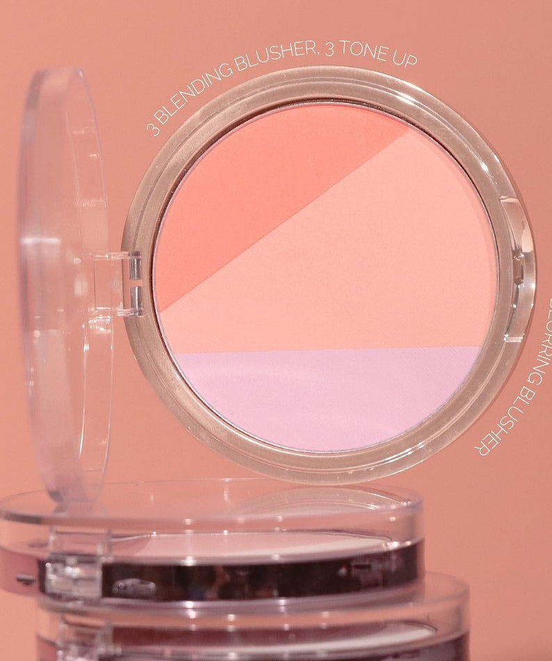 ALL MY THING Aurora Blusher with three-tone color palette in a round compact case, ideal for a radiant makeup look.