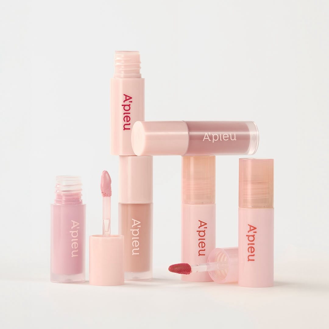 A'PIEU Juicy Pang Bear Cream Blusher Mini in various shades and open containers on display