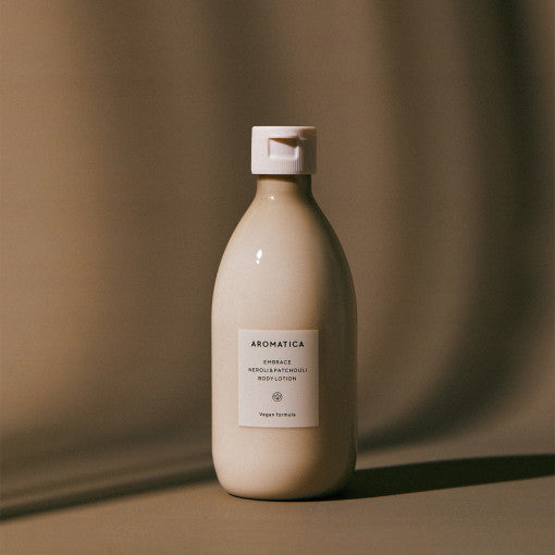 アロマティカ エンブレイス ネロリ＆パチョリ ボディローション 300ml