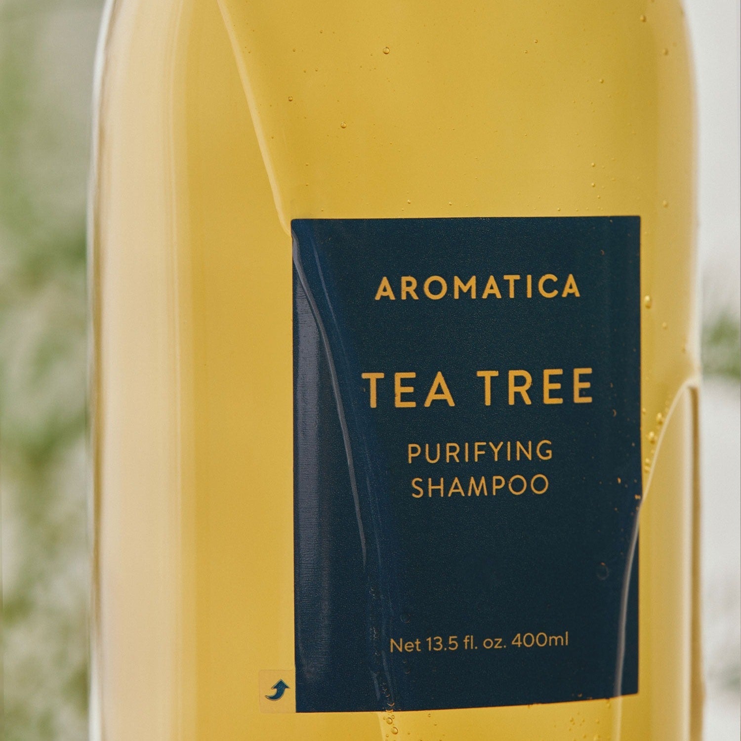AROMATICA Tea Tree Purifying Shampoo 750ML bottle with label displayed.