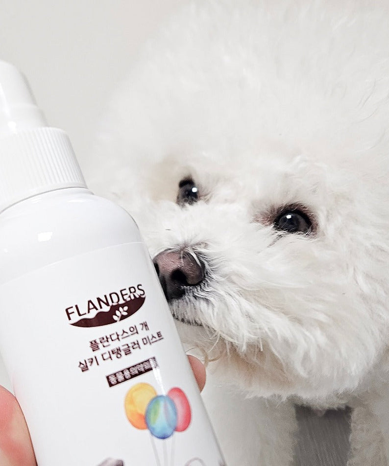 ATOMANDE Flander's Dog Silky Detangler Mist 200ml bottle with a fluffy white dog in the background