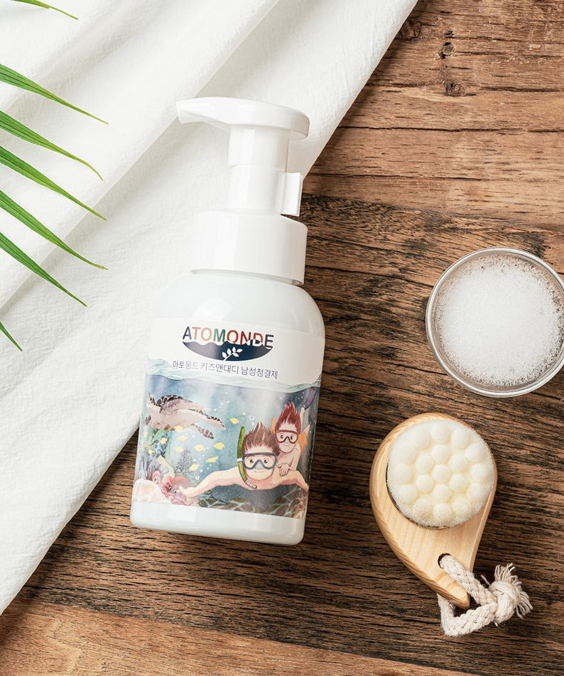 ATOMANDE Kids & Daddy Men's Cleanser Foam Type 300g bottle on wooden tray with brush and foam — Gentleman Korea men’s Korean skincare product