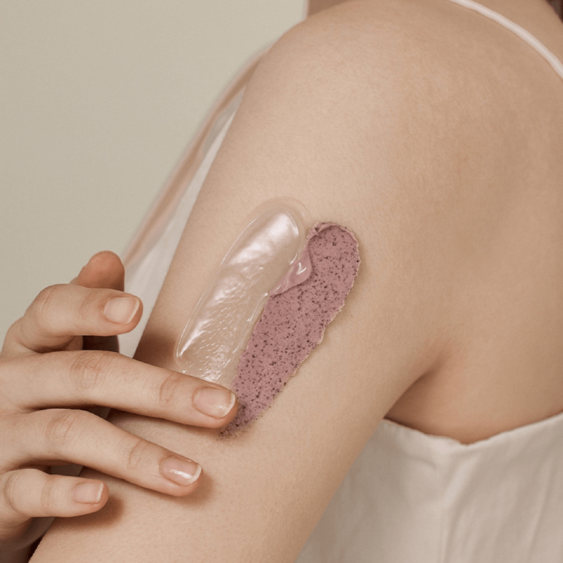 Application of BEAUTY OF JOSEON Red Bean Refrshing Pore Mask 140ml on skin for deep pore cleansing and refreshment.