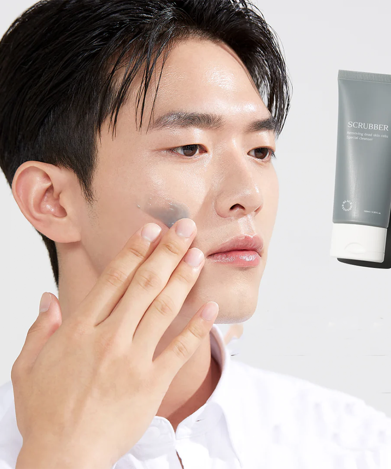BLACK MONSTER Scrubber 100ml applied by Korean gentleman model, Gentleman Korea men’s exfoliating face scrub for smooth skin