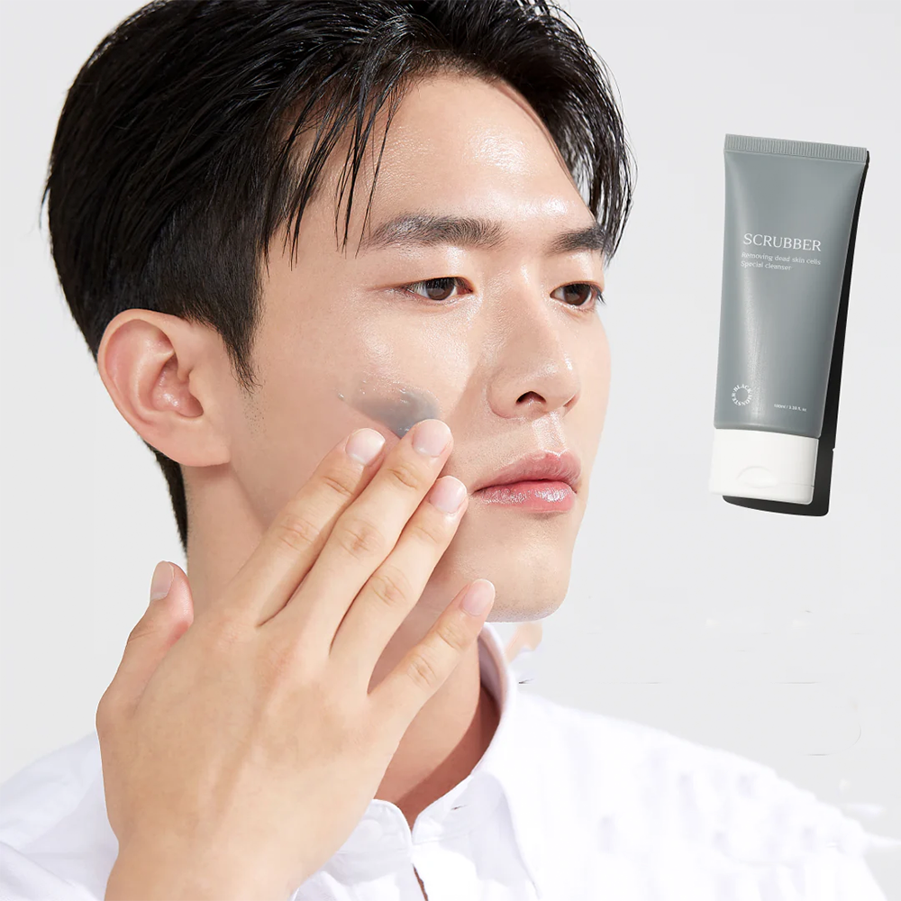 BLACK MONSTER Scrubber 100ml applied by Korean gentleman model, Gentleman Korea men’s exfoliating face scrub for smooth skin