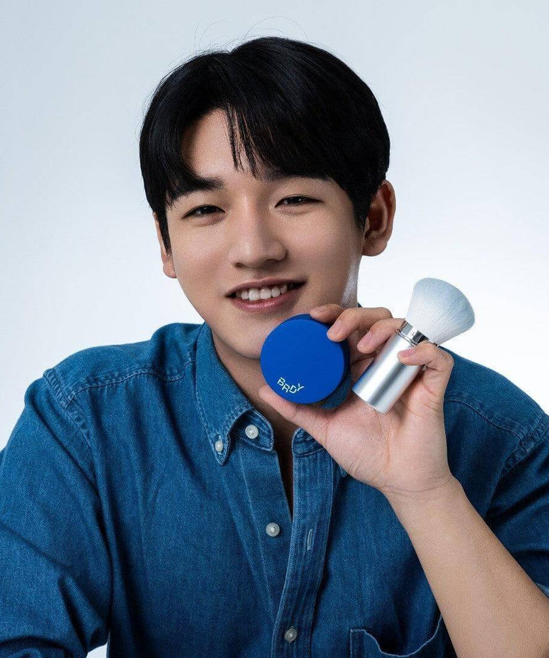 Gentleman Korea product shot: smiling man holding B.READY Blue Sebum Powder compact and brush, Korean skincare for men, sebum control
